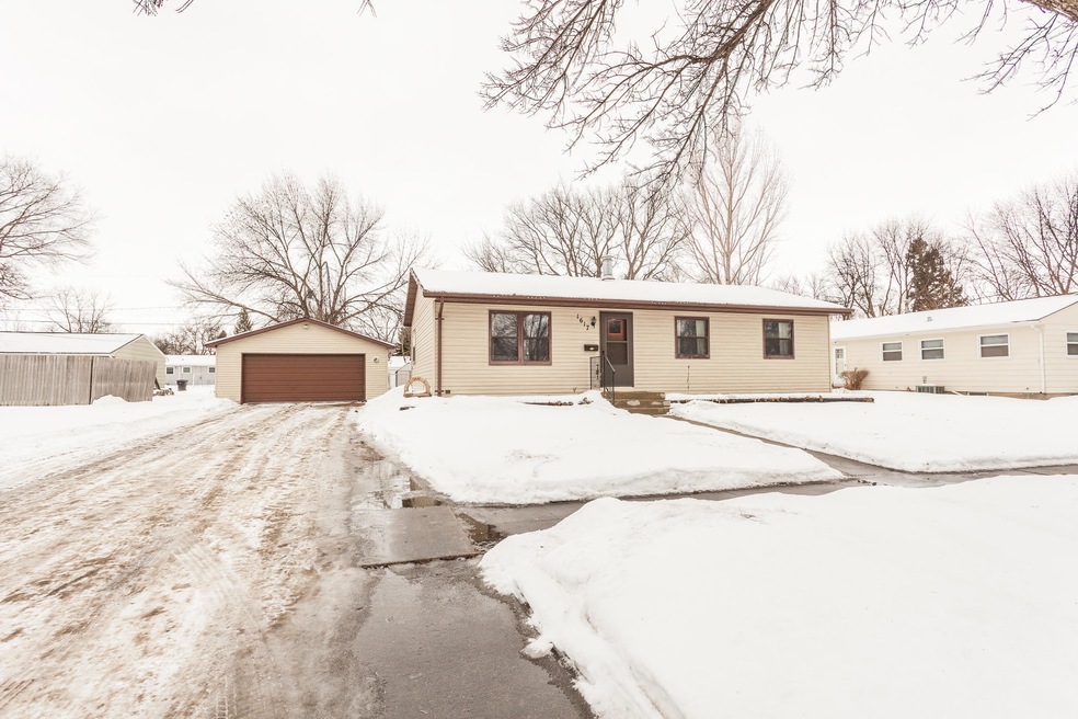 1617 13th Ave S, Grand Forks, ND 58201 - photo 1