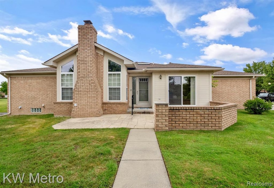 30608 Eleanor Ct unit 72, Chesterfield, MI 48051 - photo 1