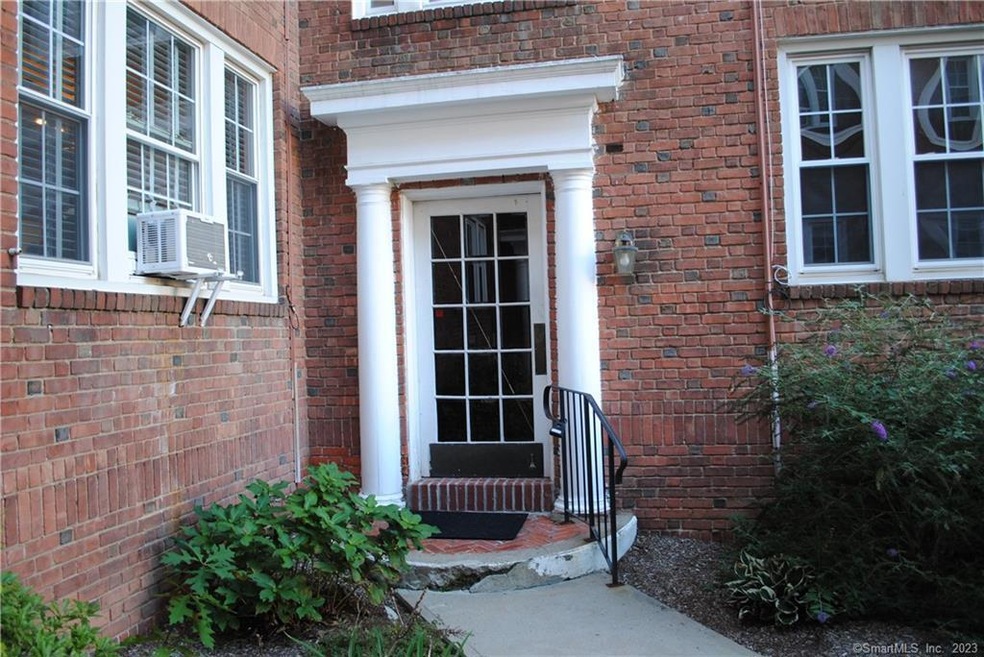 31 Robin Rd unit 1, West Hartford, CT 06119 - photo 1