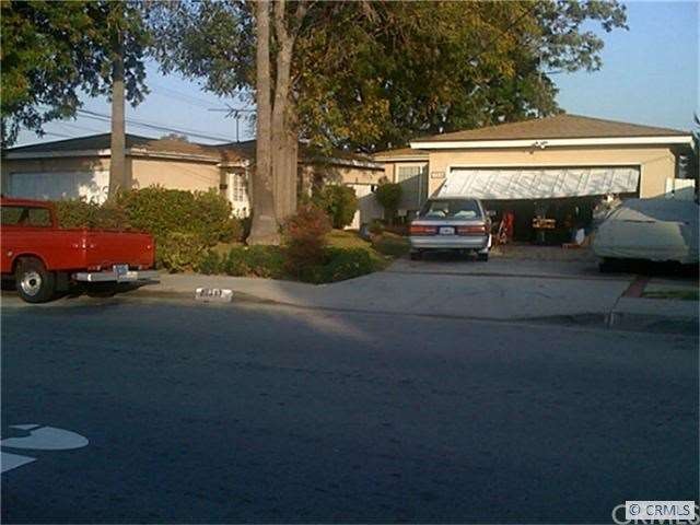 22306 & 22310 Meyler St, 2 houses on a lot, no com
