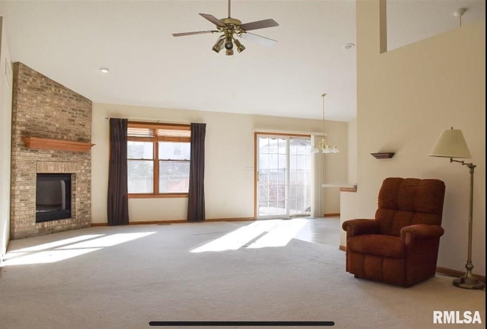 2033 W 59th St, Davenport, IA 52806 - photo 1