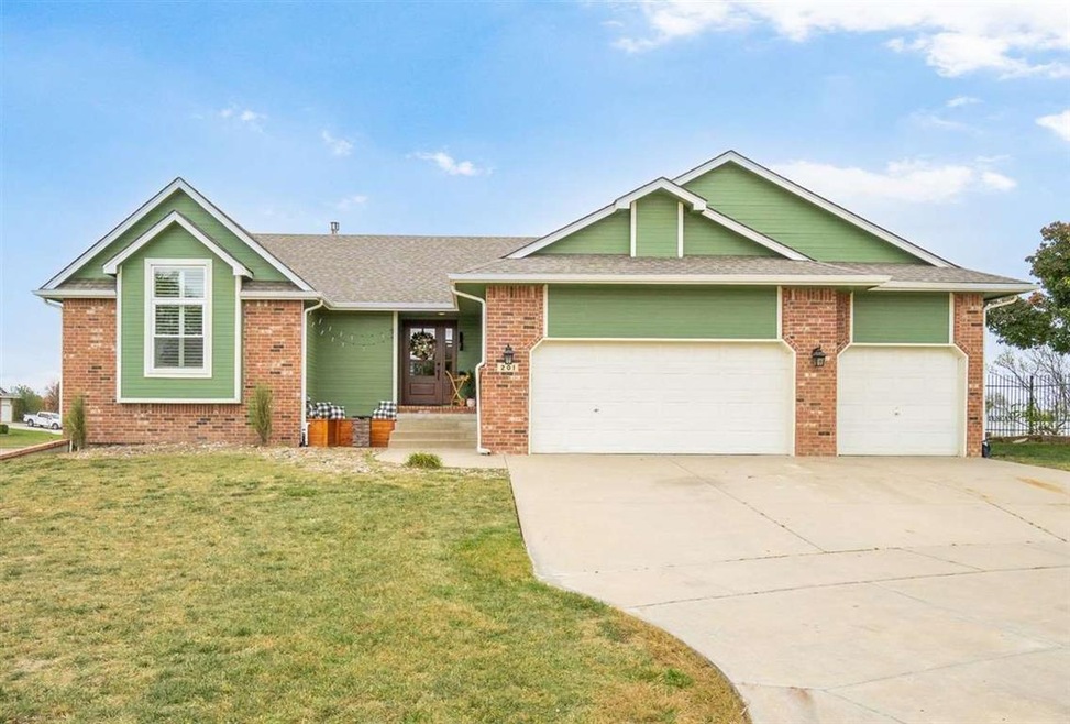201 W Waterford Cir, Andover, KS 67002 - photo 1