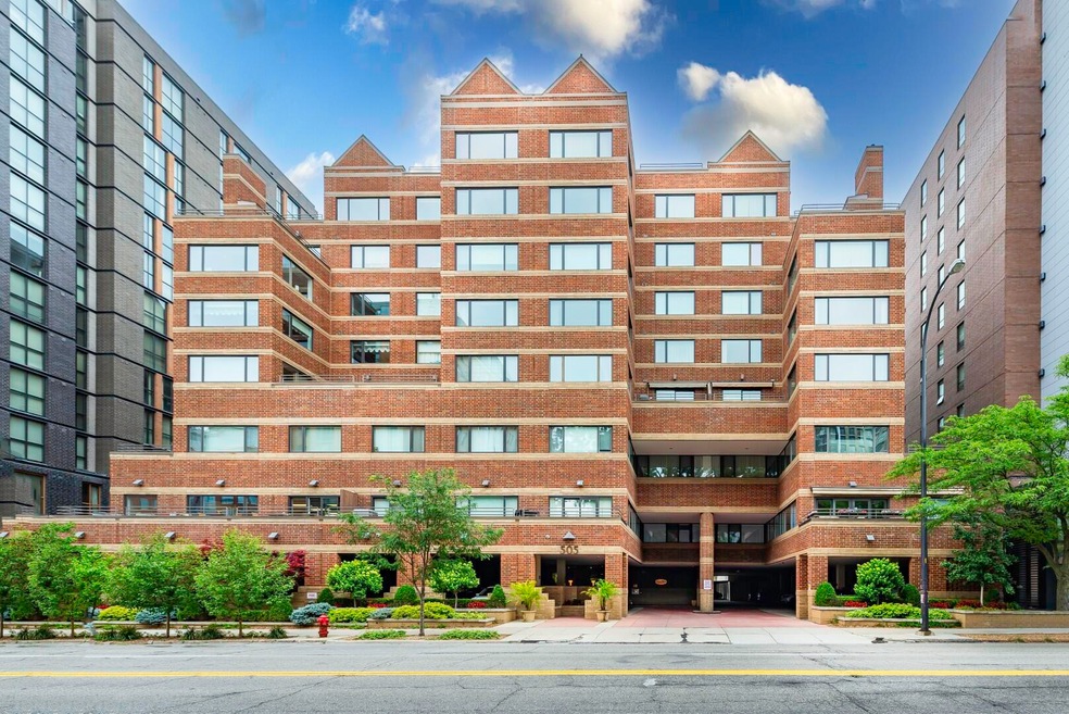 505 E Huron St unit 707, Ann Arbor, MI 48104 - photo 1