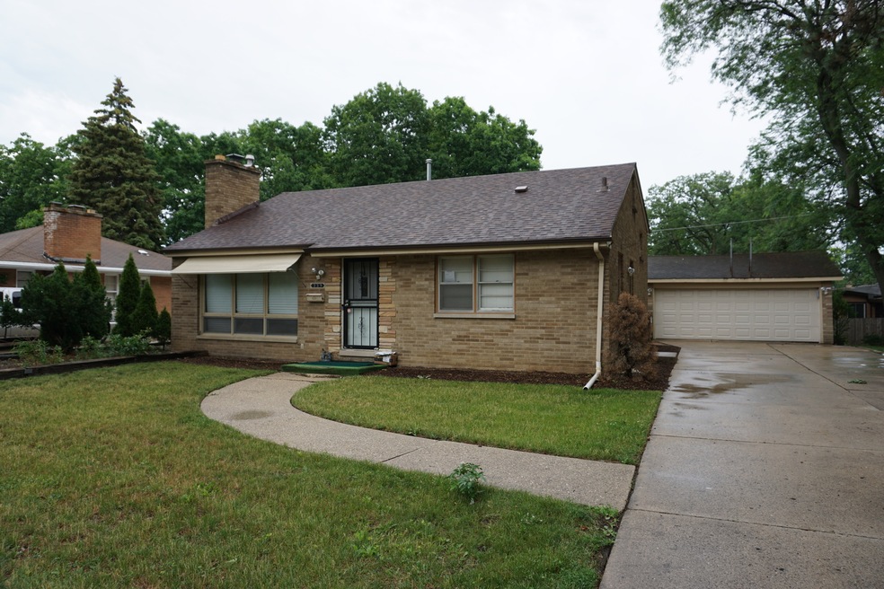 339 N Mcaree Rd, Waukegan, IL 60085 - photo 1