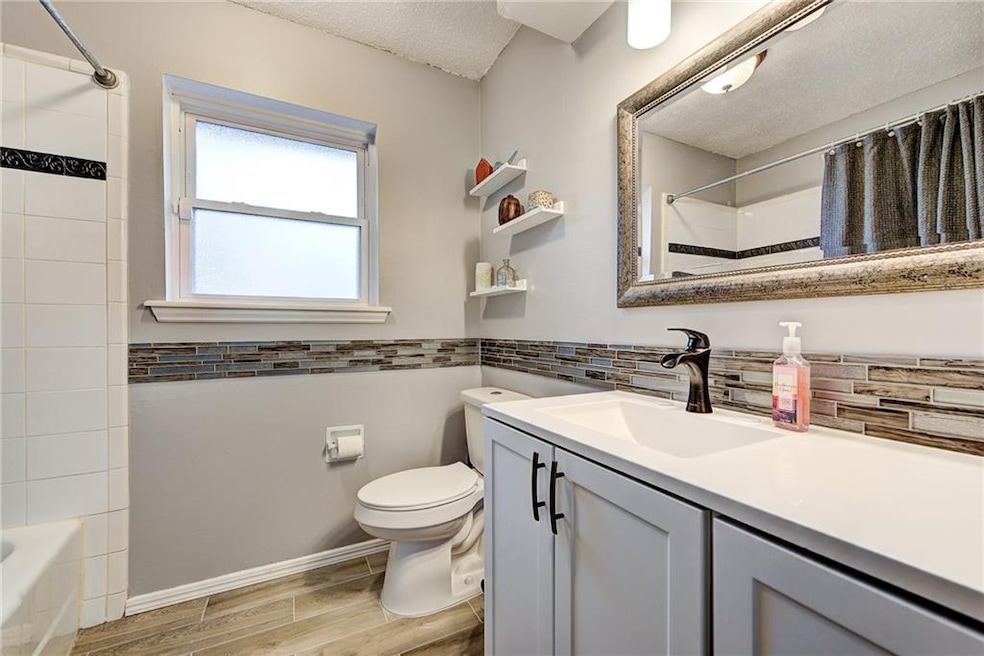 Main Bathroom updated with new flooring, paint, wr