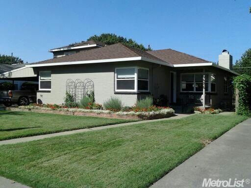 Curb appeal with a walkway up to the porch and ent