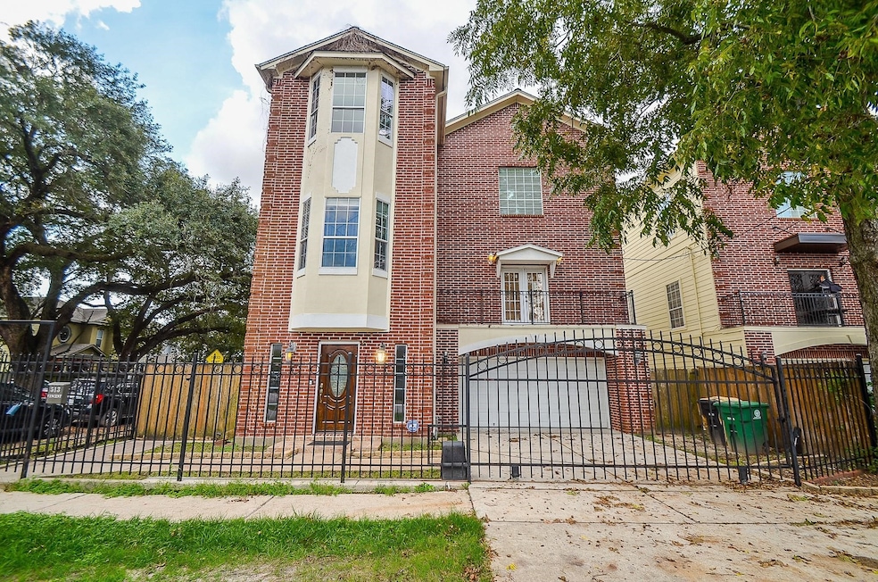 513 Vincent St, Houston, TX 77009 - photo 1