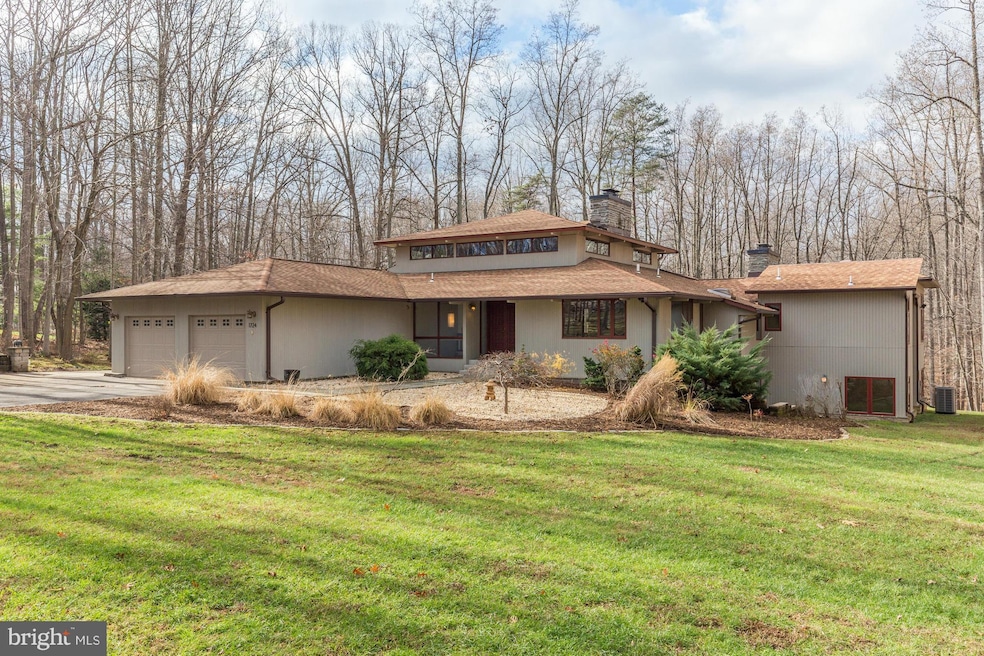 1724 Dressage Dr, Reston, VA 20190 - photo 1