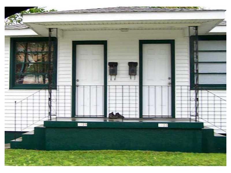 1120 8th St, Gretna, LA 70053 - photo 1