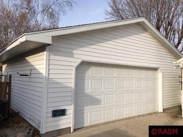 712 N Franklin St, New Ulm, MN 56073 - photo 1