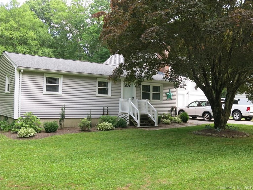 WELCOME TO THIS WELL-MAINTAINED SPLIT RANCH IN THE