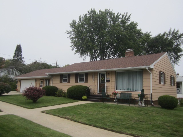 1502 32nd Ave, Menominee, MI 49858 - photo 1