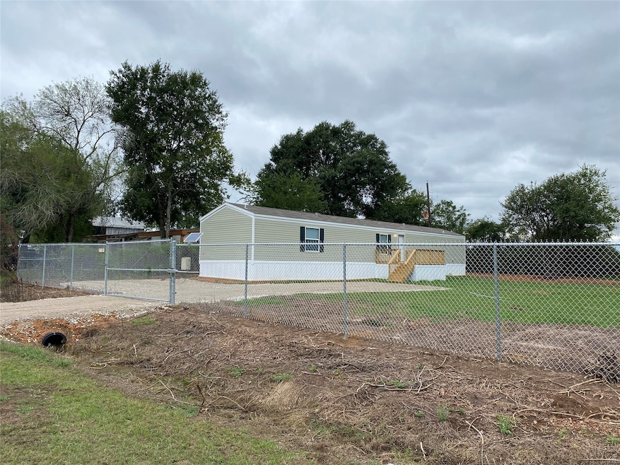 602 N Pine Hill St, Pinehurst, TX 77362 - photo 1