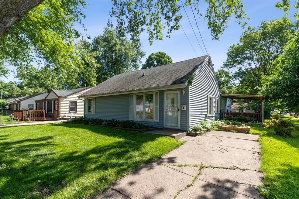 1005 69th St, Windsor Heights, IA 50324 - photo 1