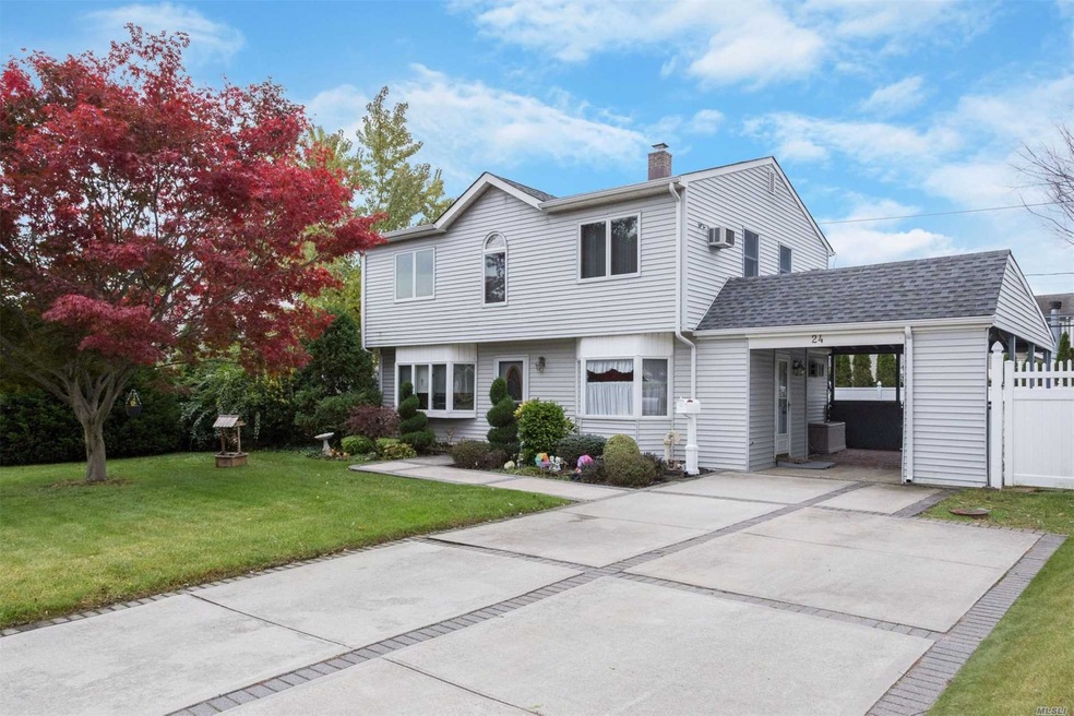 24 Stirrup Ln, Levittown, NY 11756 - photo 1