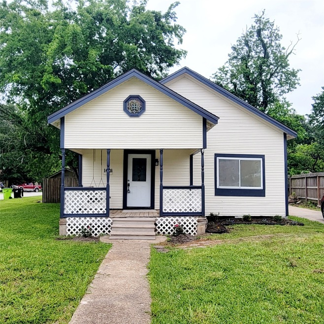 1401 4th St, Rosenberg, TX 77471 - photo 1