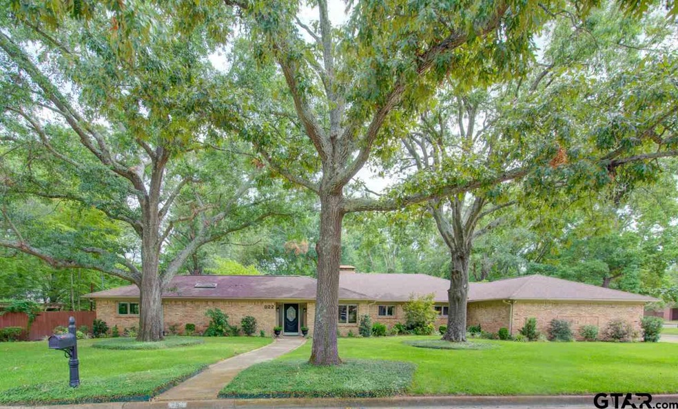 922 922 Charleston Dr, Tyler, TX 75703 - photo 1