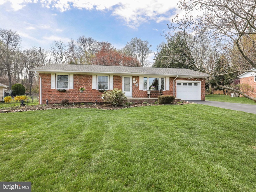 21 Jackson Ave, Round Hill, VA 20141 - photo 1
