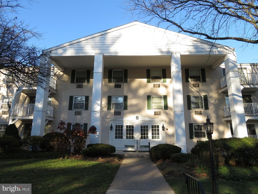 Lafayette Greene Condominium unit B242, Lafayette Hill, PA 19444 - photo 1