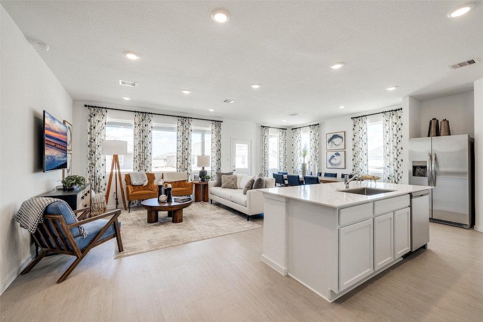 8310 Amber Summit Ln, Angleton, TX 77515 - photo 1