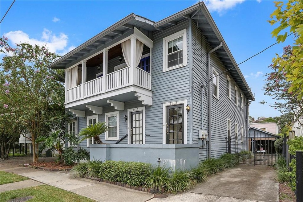 Front of house and driveway