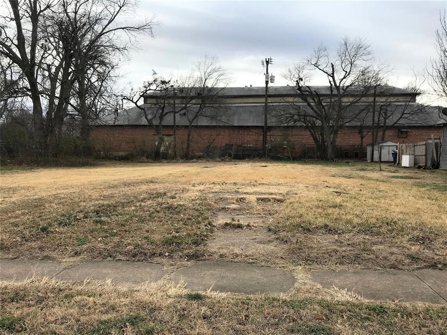 918 W Crawford St, Denison, TX 75020 - photo 1