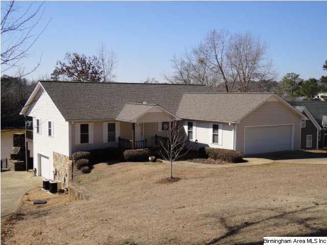 Front view of lake home.
