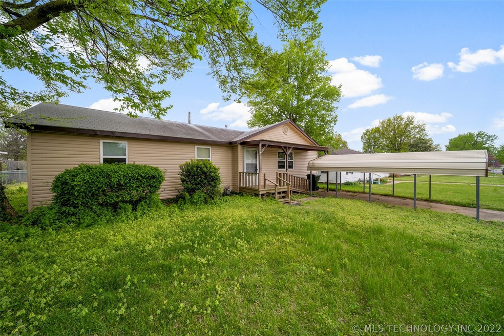 305 E 12th Place, Claremore, OK 74017 - photo 1