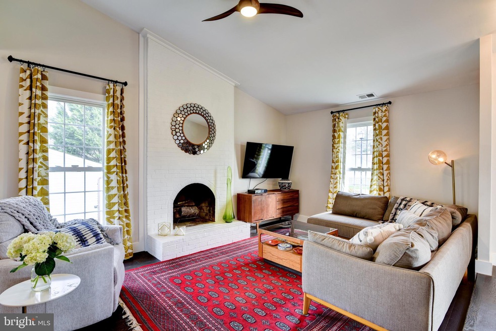 12802 Scranton Ct, Herndon, VA 20170 - photo 1