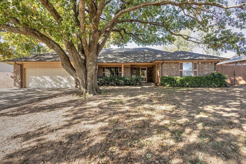 2201 W Club Rd, Duncan, OK 73533 - photo 1