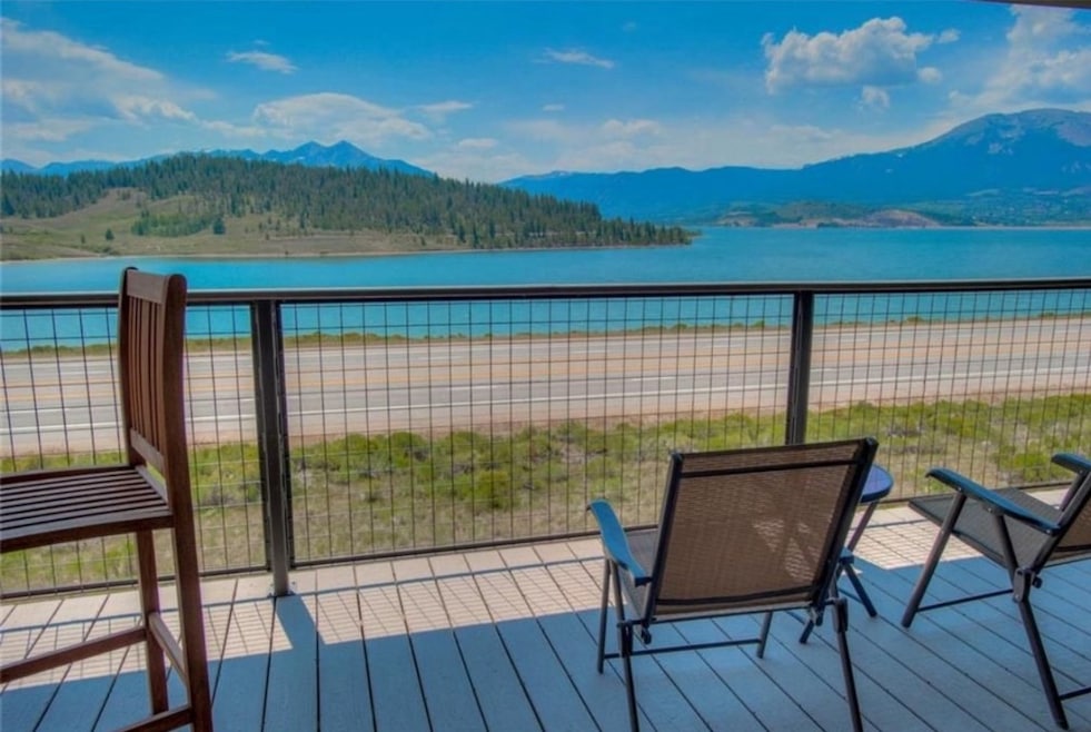 Top floor unit with spectacular lake and mountain