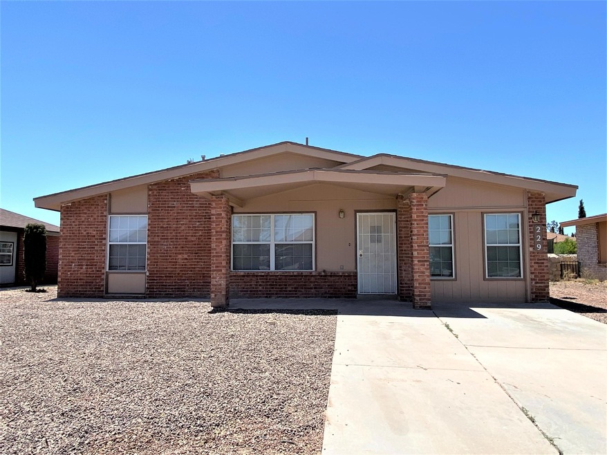 229 Tierra Linda Dr, Horizon City, TX 79928 - photo 1