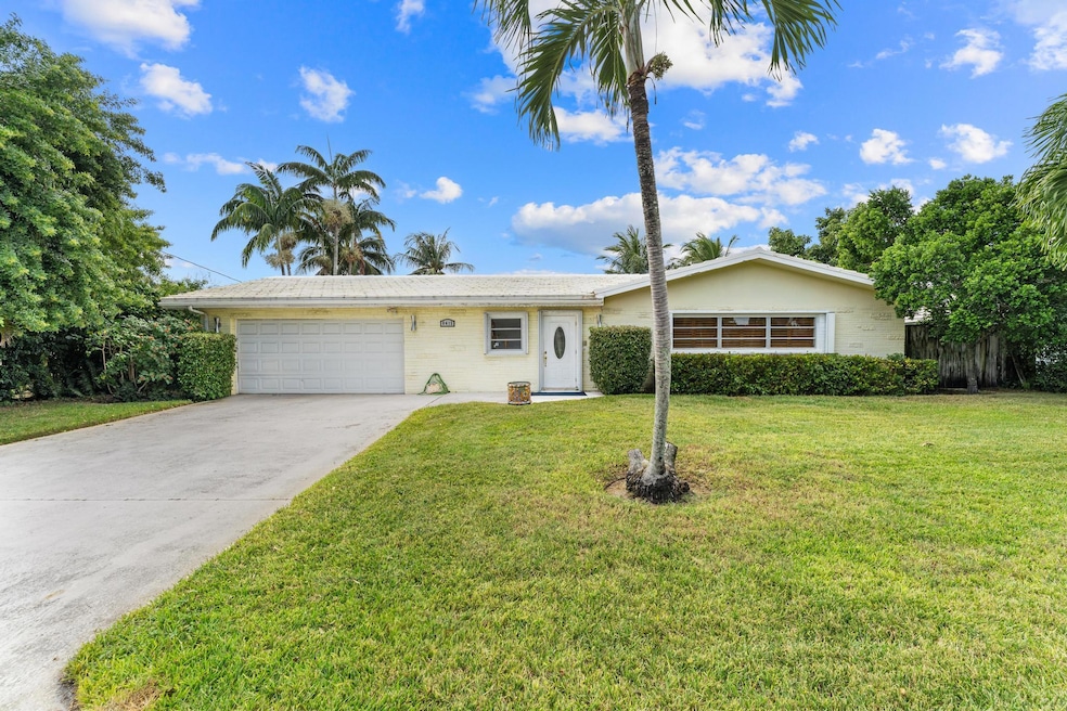 8415 Pine Tree Ln, West Palm Beach, FL 33406 - photo 1