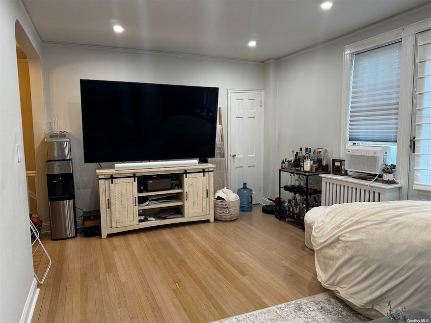 4001 Little Neck Pkwy unit 16B, Little Neck, NY 11363 - photo 1