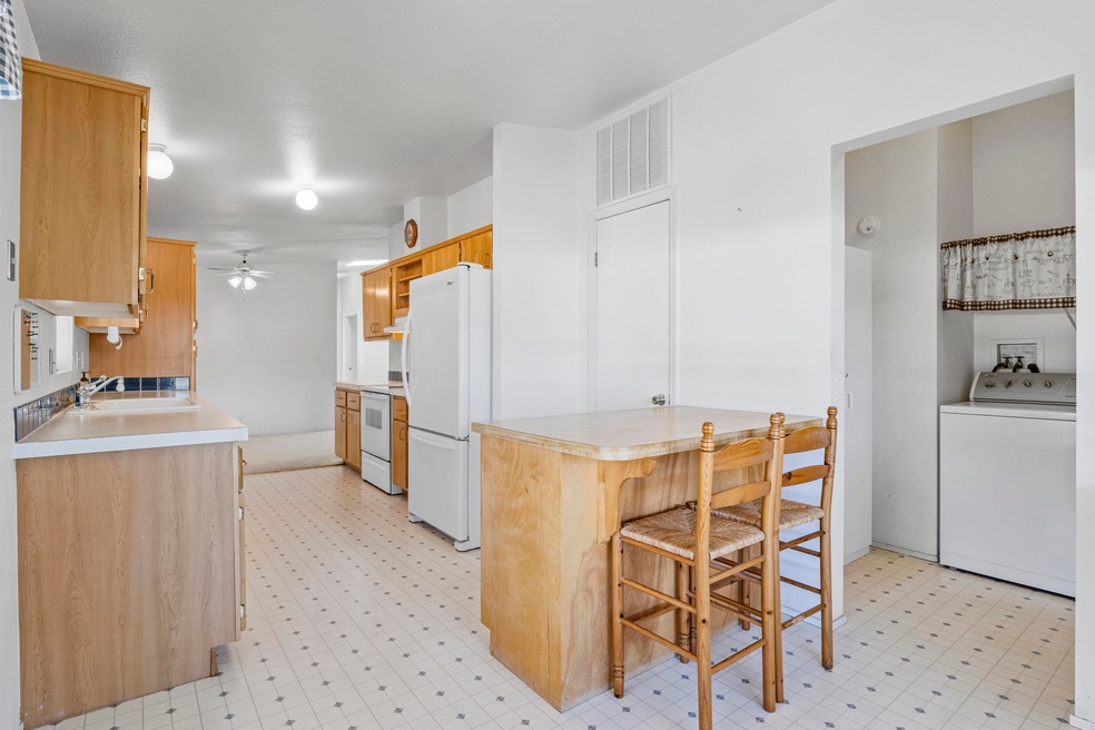 8401 Old Stage Rd unit 23, Central Point, OR 97502 - photo 1