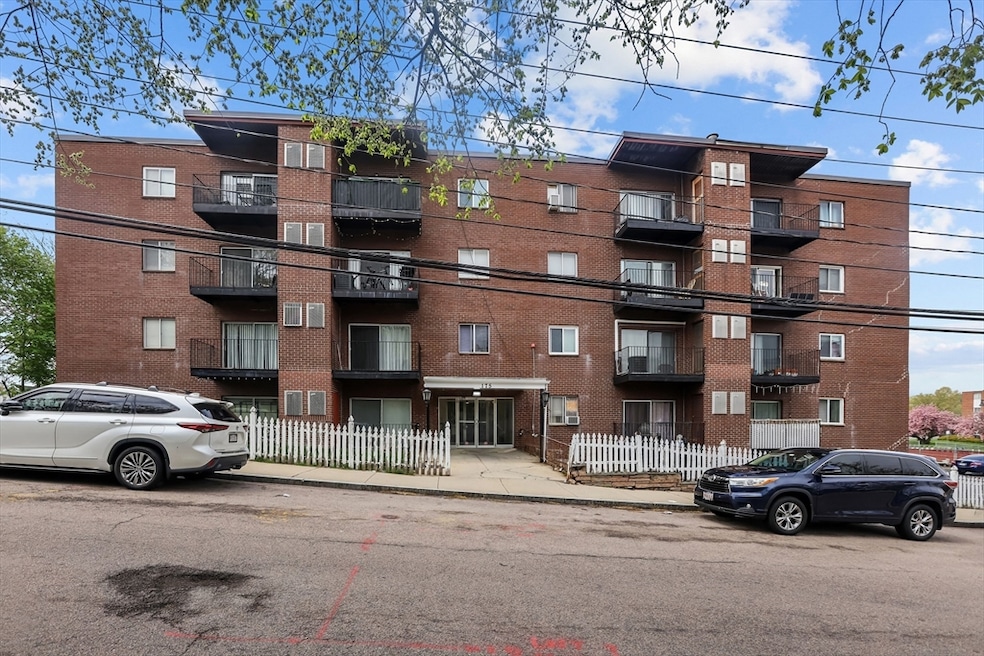 175 Clare Ave unit B4, Hyde Park, MA 02136 - photo 1