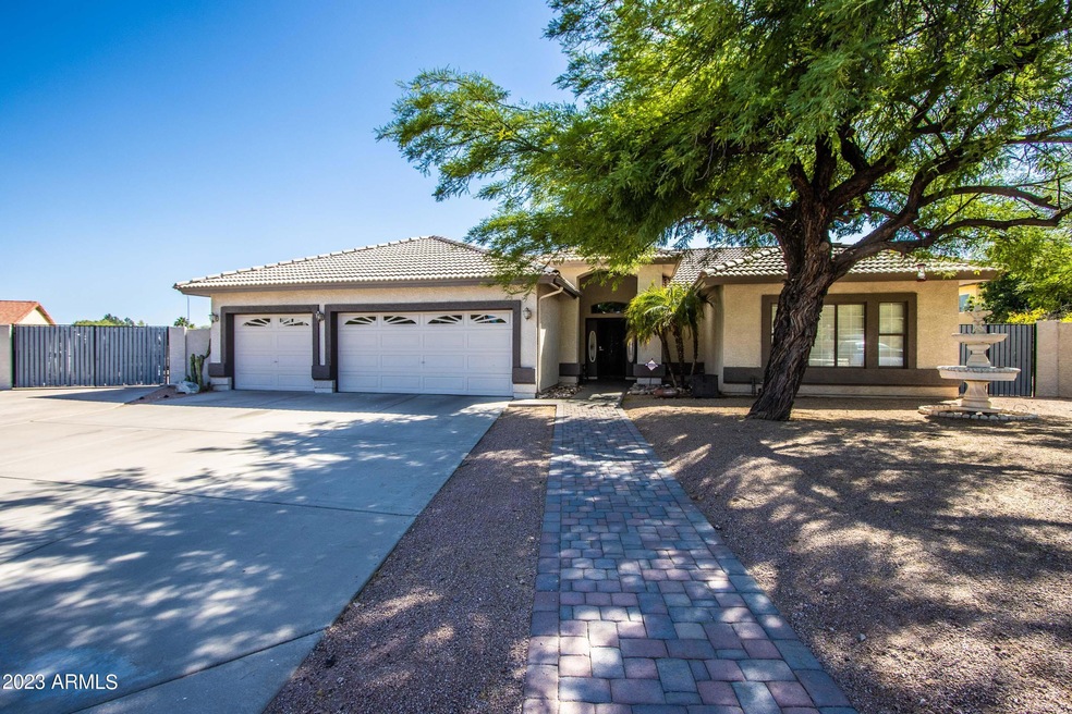 18,315sf Lot/3-Car Garage