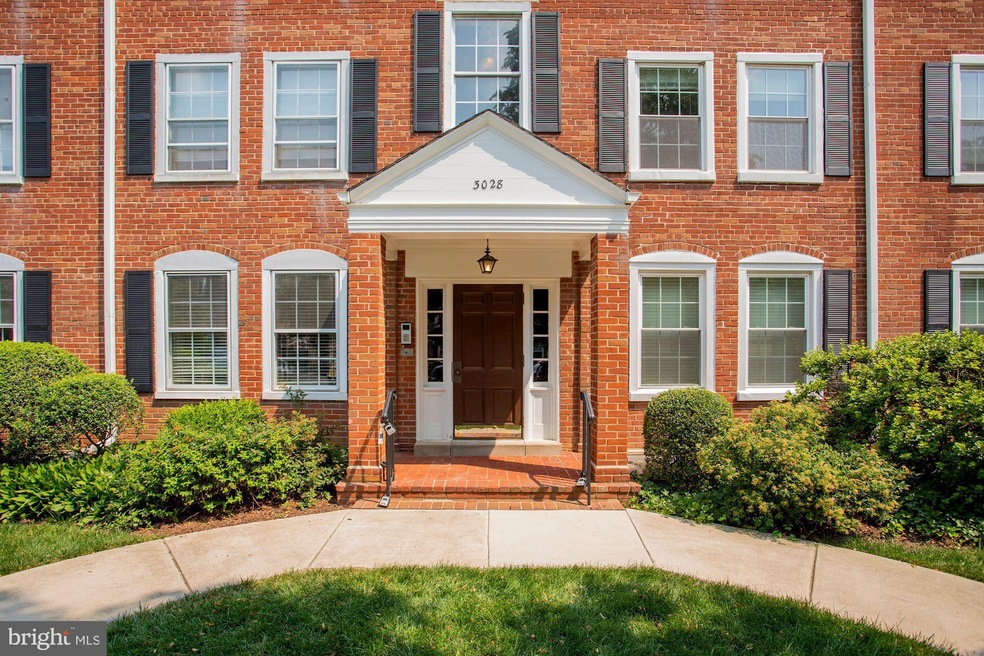3028 S Abingdon St unit A1, Arlington, VA 22206 - photo 1