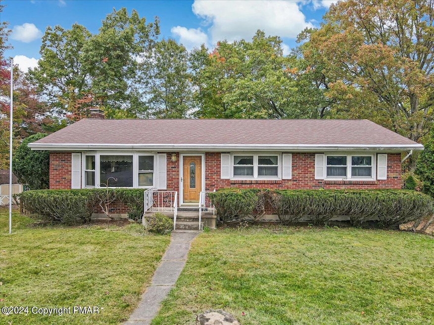 191 Mountain View Dr, Stroudsburg, PA 18360 - photo 1