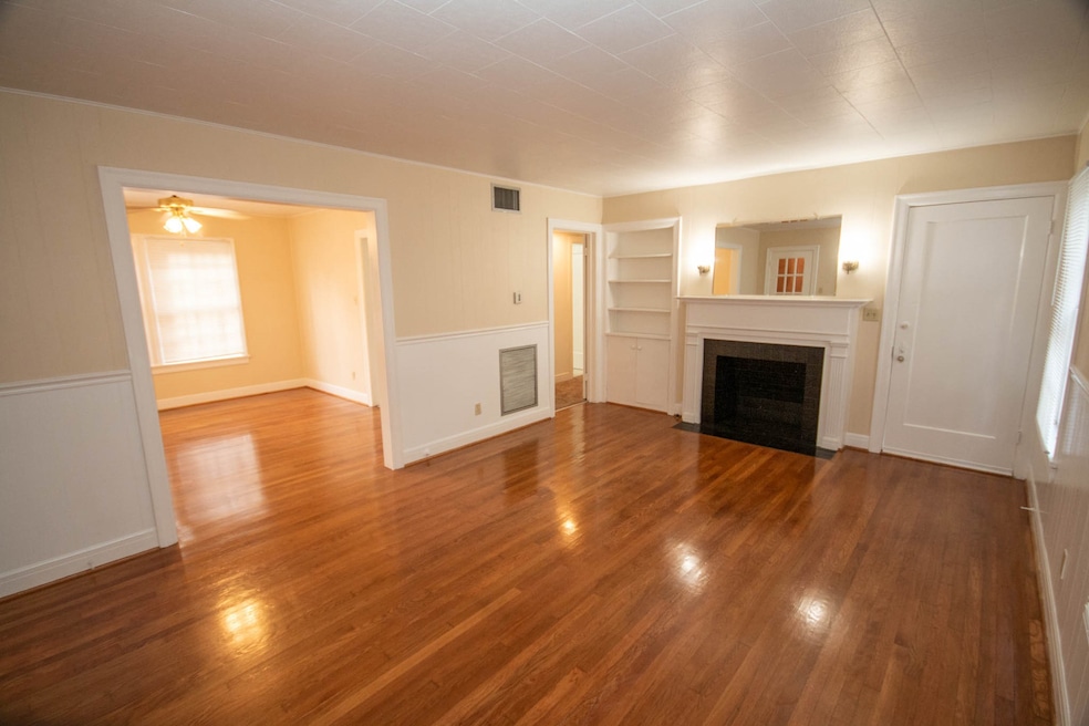 Charming duplex home with garage in Museum District near everything ride the rail to work. Live near everything!