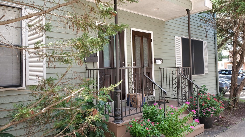 824 Yale St unit B, Houston, TX 77007 - photo 1