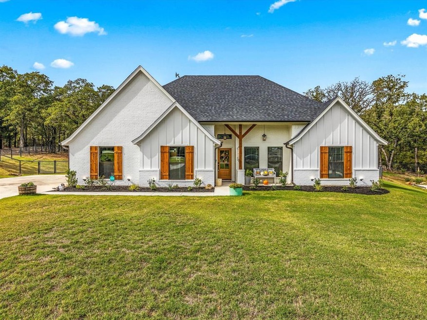 805 Backwood Ct, Azle, TX 76020 - photo 1