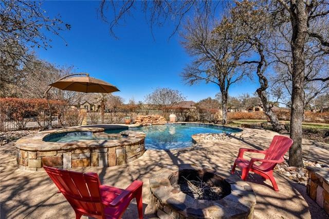 Your own private oasis couple with private pool, spa, fire pit and back porch grill! All at your fingertips!