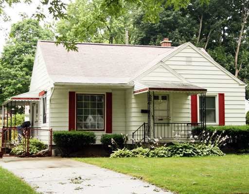 521 N Dexter Dr, Lansing, MI 48910 - photo 1