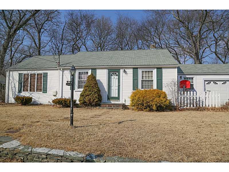 103 Vera St, Warwick, RI 02886 - photo 1