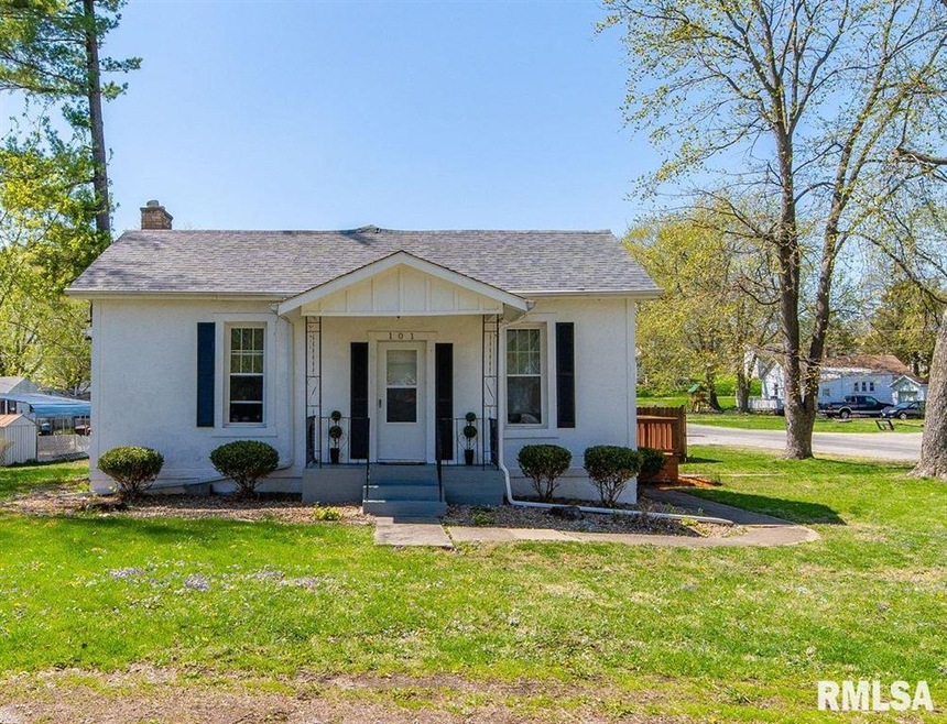 101 Oscar St, Lincoln, IL 62656 - photo 1