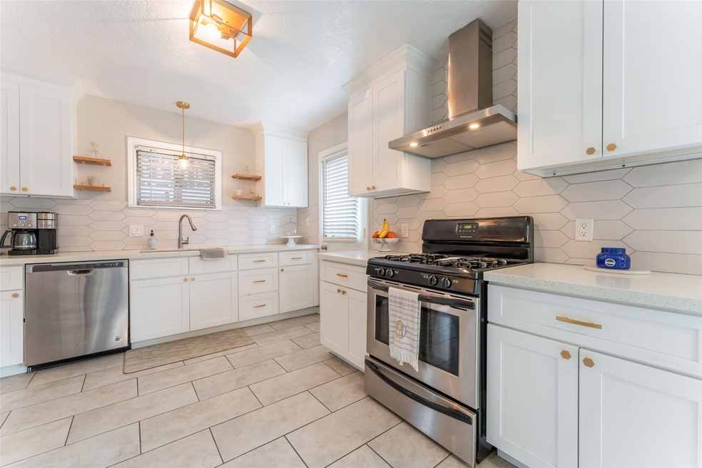 1087 Lamonte Ln, Houston, TX 77018 - photo 1