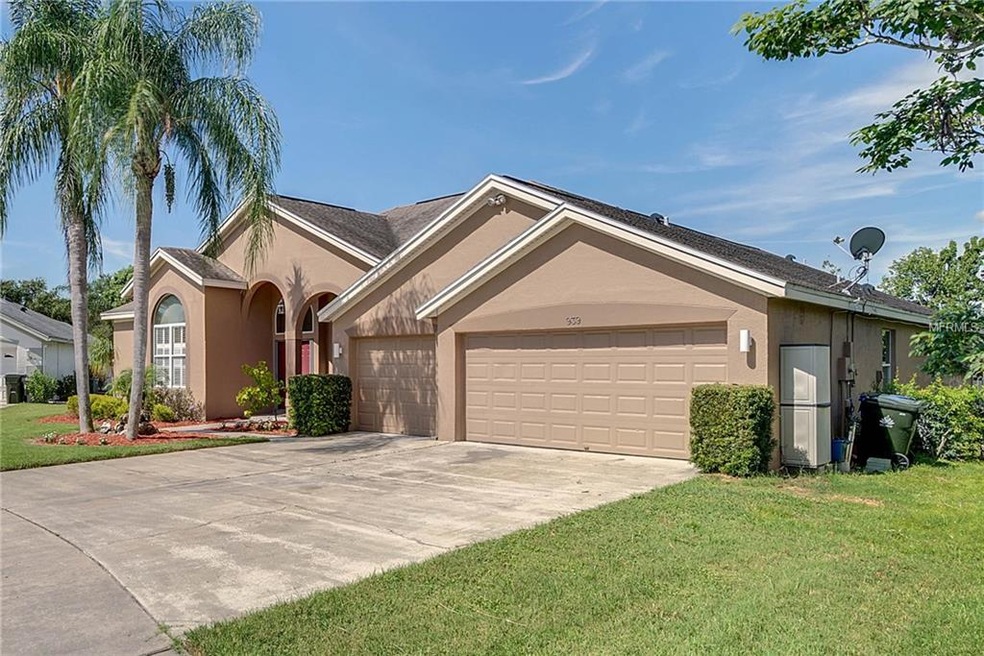 3 car garage !!! huge plus in this price range