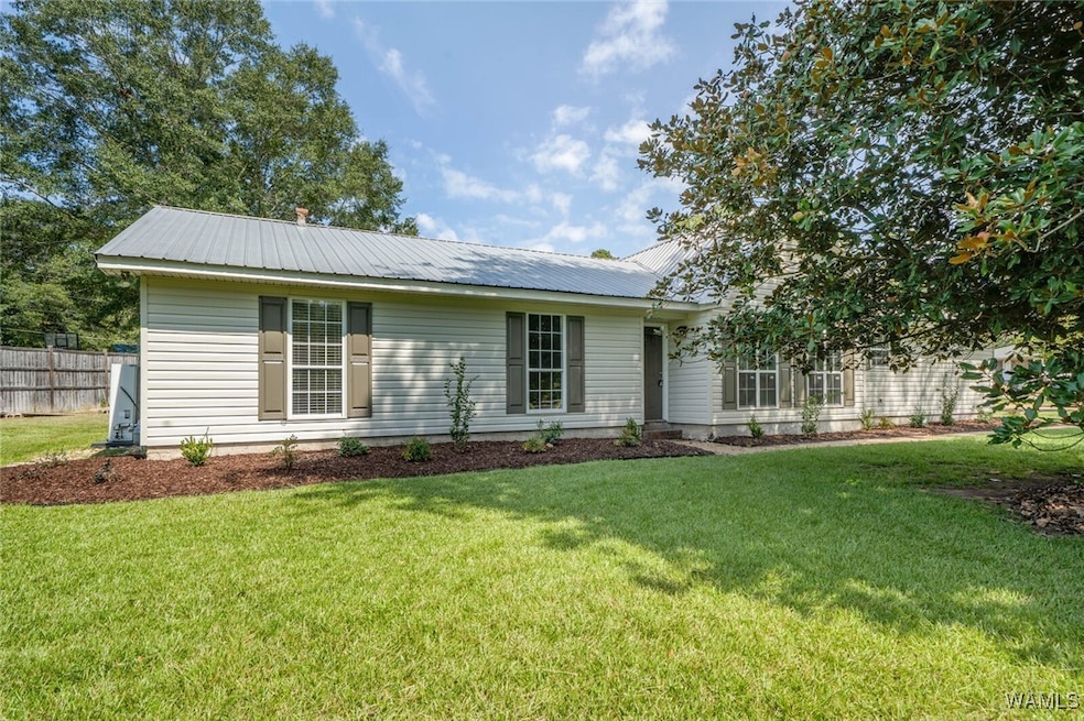 320 Pineview Dr NW, Fayette, AL 35555 - photo 1