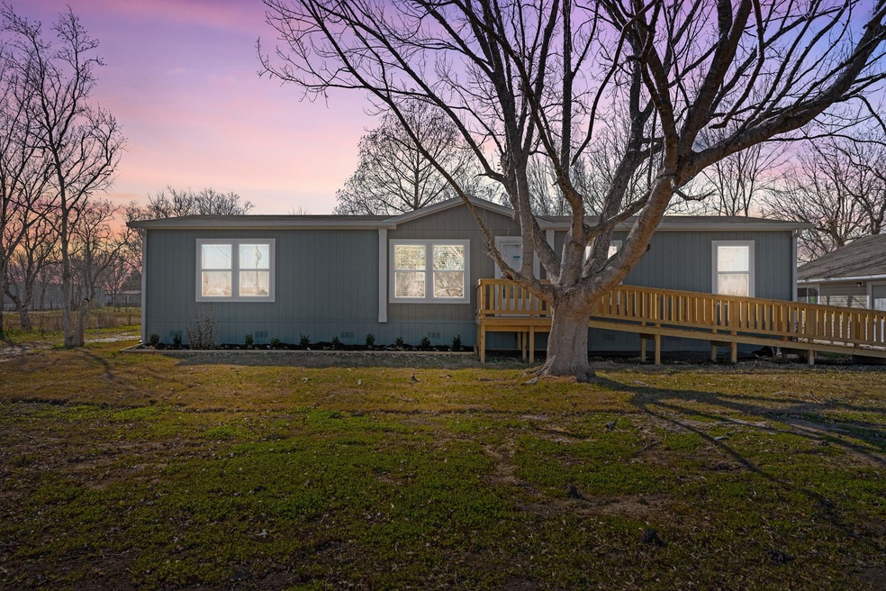 12818 County Road 557, Alvin, TX 77511 - photo 1